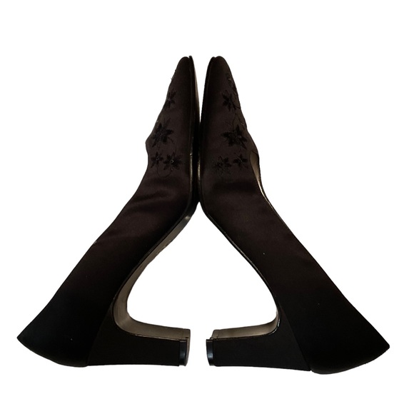 No Brand Women’s Black Satin embellished heels. Size 7.5M - Picture 8 of 9